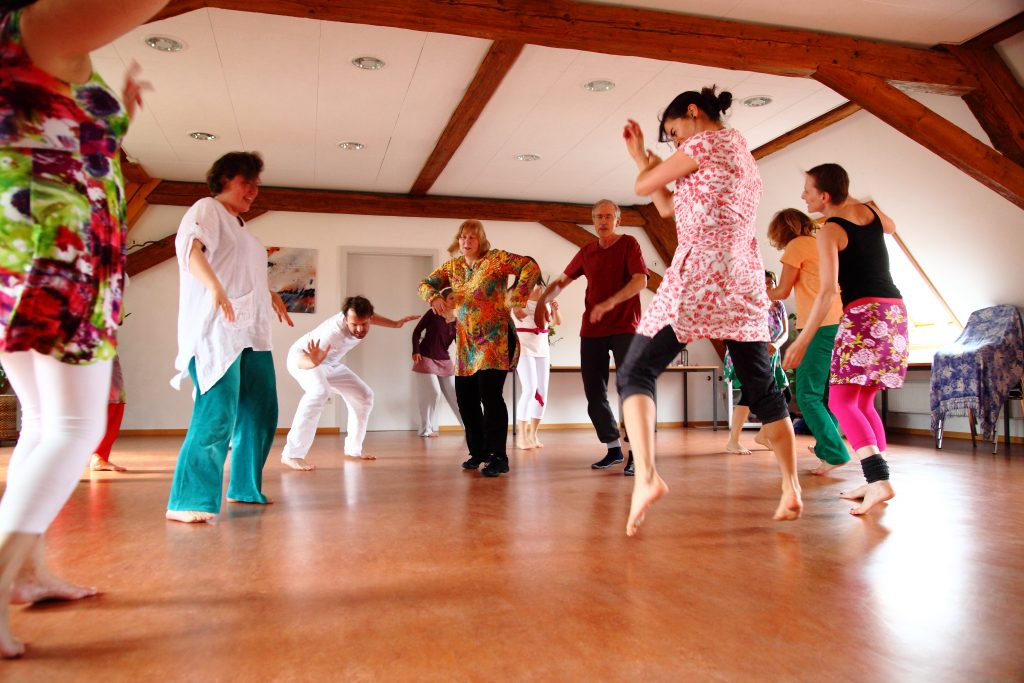 People dancing at an Biodanza Venue